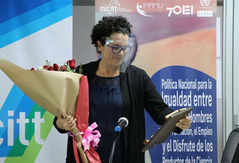Mavis Montero Villalobos, ganadora del premio en el 2020.