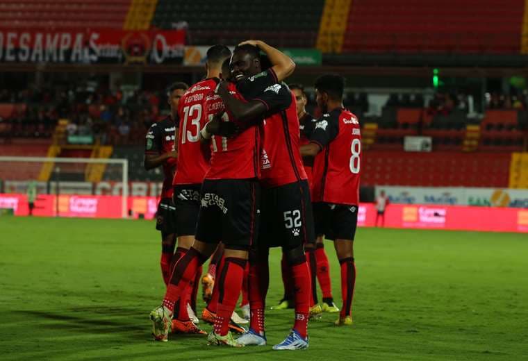 Alajuelense vs. Sporting.
