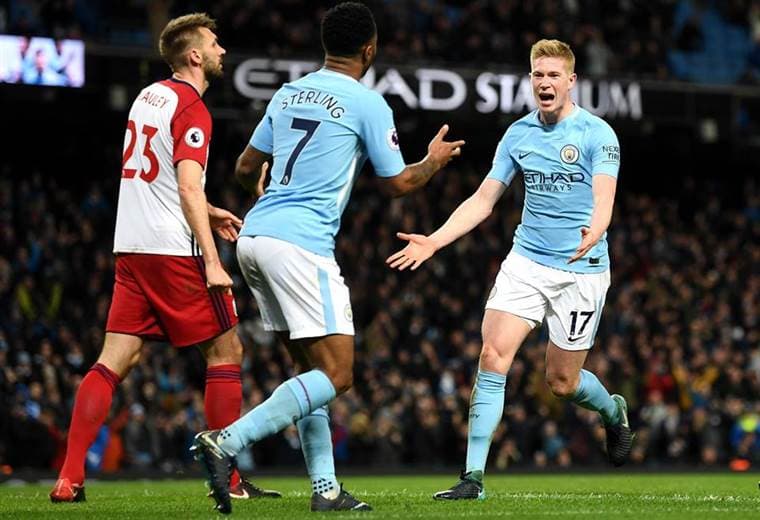 Manchester City celebra una nueva victoria en la Premier League. 