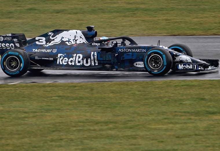 Red Bull desveló las primeras imágenes del monoplaza para la temporada 2018. 
