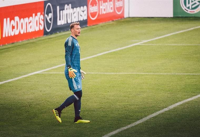 Neuer quiere seguir con Alemania después de su larga lesión