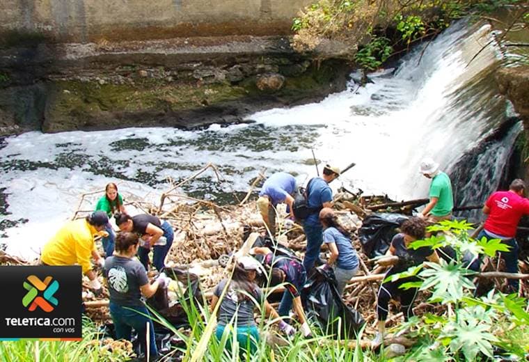 Voluntarios de cuatro cantones unieron esfuerzos para la limpieza del Río María Aguilar