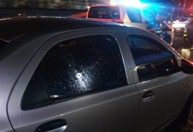 Clínica Solón Núñez atendió a un chofer con impacto de bala en el rostro la noche de este sábado