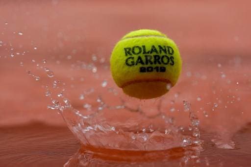 La lluvia se hizo presente en el Roland Garros | AFP