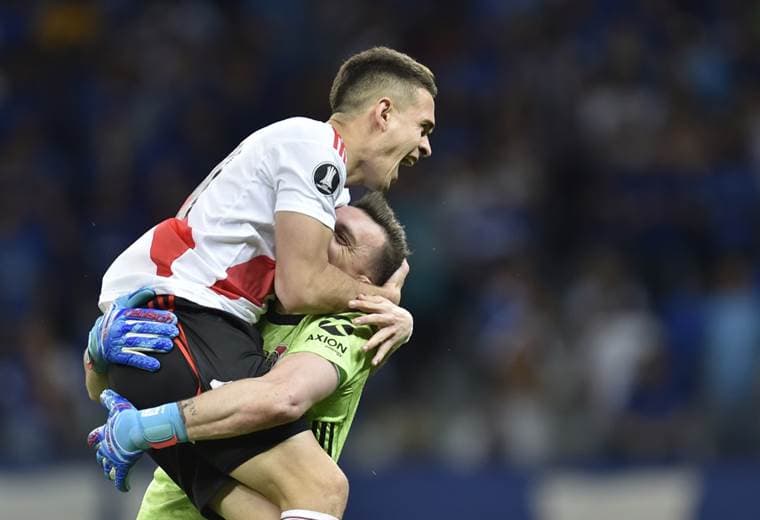 Armani y Santos Borré de River Plate se funden en un emotivo abrazo | AFP
