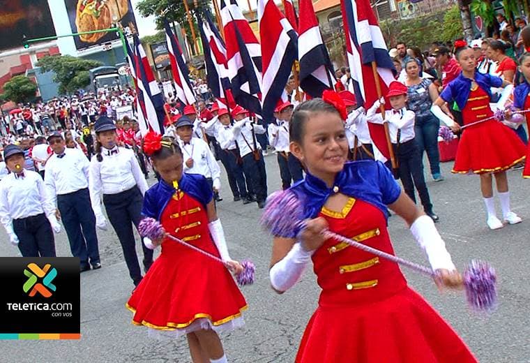 Las calles de Costa Rica se llenaron de música, bailes y color patrio en el día de la Independencia