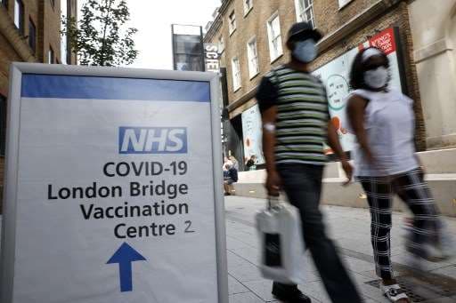 Reino Unido aplicará la tercera dosis de la vacuna a mayores de 50 años