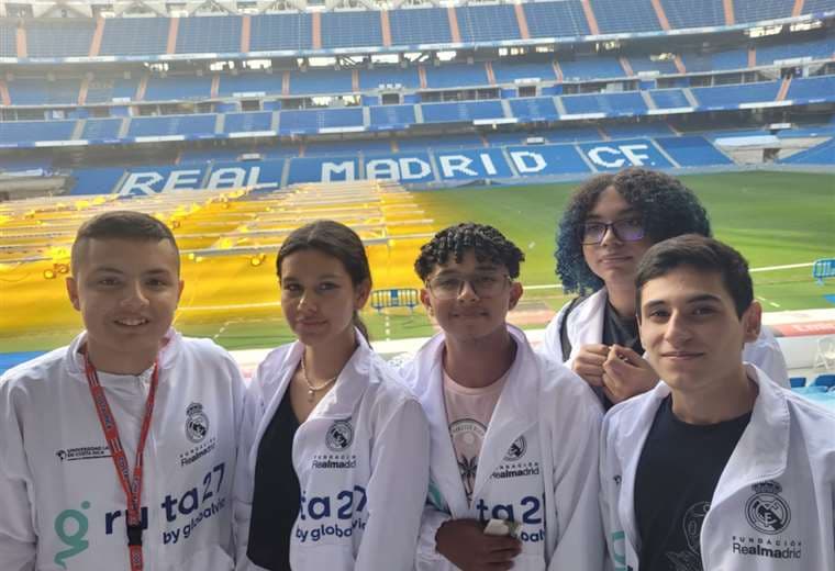 Adolescentes de Guararí de Heredia visitaron el Santiago Bernabéu.