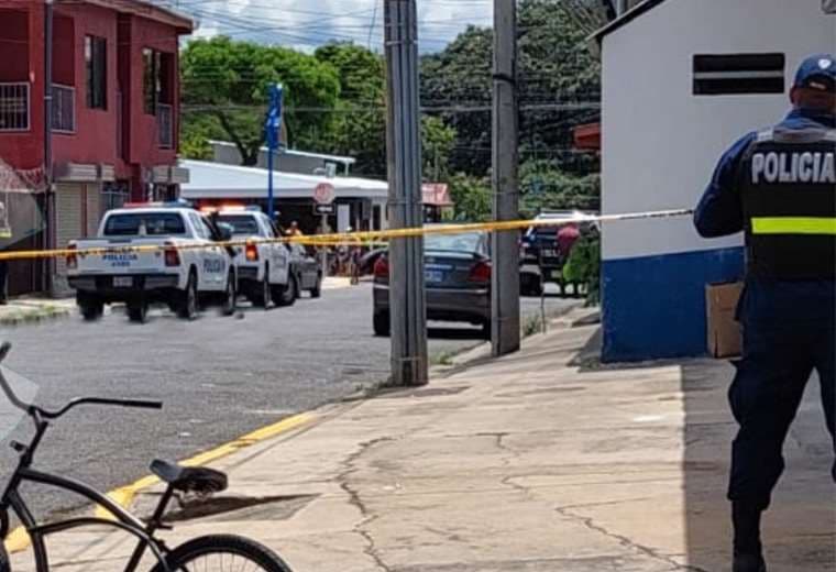 Joven es asesinado a balazos dentro de barbería en Guanacaste