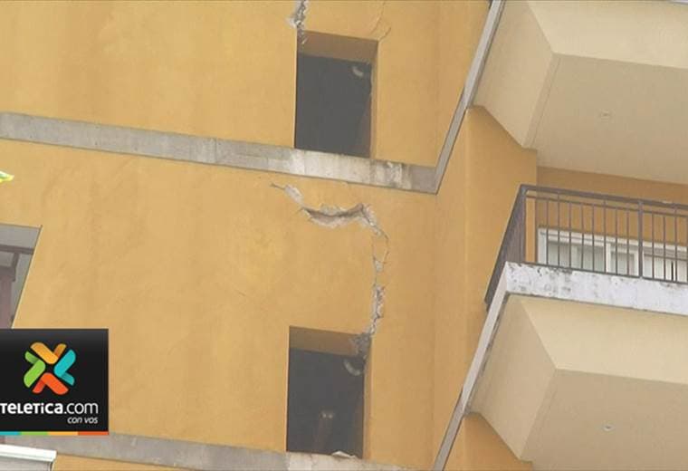 Aseguradoras evaluarán daños en edificio impactado por sismo en Jacó