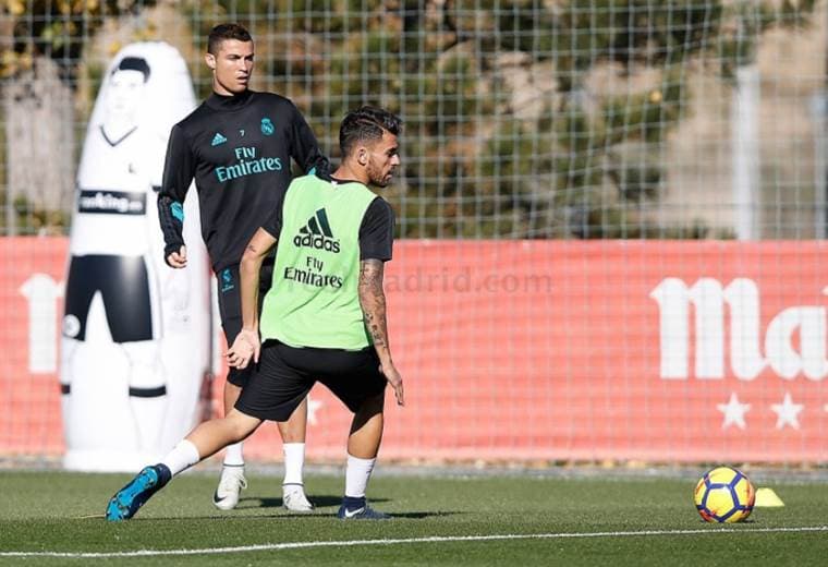 Cristiano Ronaldo y Dani Ceballos durante la práctica del Real Madrid. 