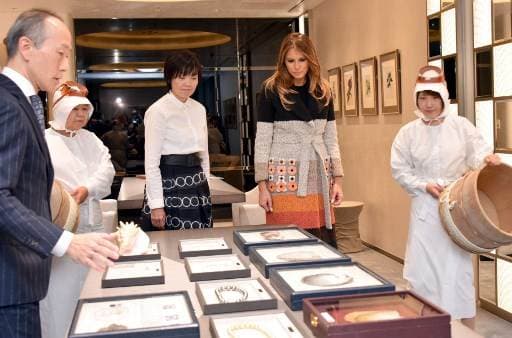 Melania Trump descubre en Tokio las perlas japonesas