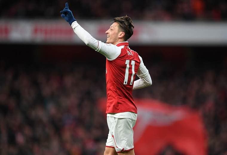 Mesut Özil todavía tiene futuro en el Arsenal, dice Unai Emery