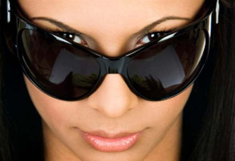 ¿Cómo saber si sus lentes oscuros tienen protección contra el Sol?