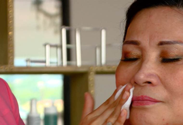Experta en cuidado de la piel nos enseña una rutina de limpieza para pieles maduras