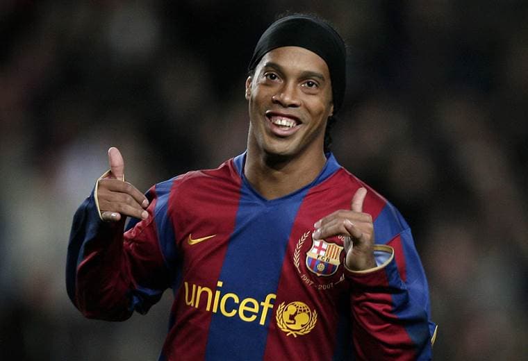 Ronaldinho vivió sus mejores años a nivel deportivo en el FC Barcelona. 