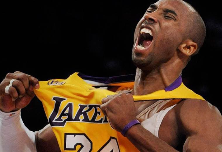 Una camiseta de Kobe Bryant sale a la subasta con precio estimado en $5 millones