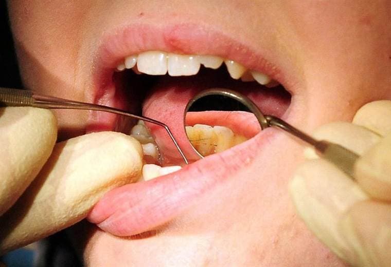 El dentista de Taiwán que debe pagarle a su madre $1 millón por haberle pagado su carrera en la U