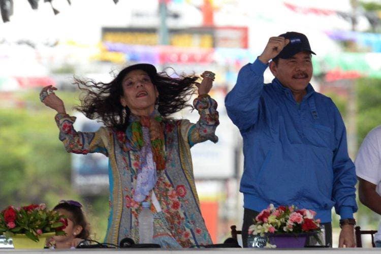 En Nicaragua la única persona autorizada para hablar del clima y los sismos es la primera dama