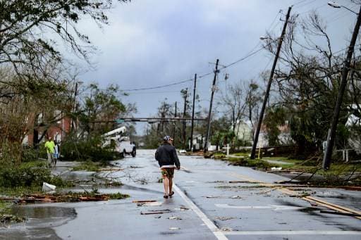 Michael se degrada a tormenta tropical tras sembrar devastación en Florida