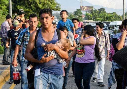3.000 hondureños inician caravana hacia EEUU desafiando la pandemia