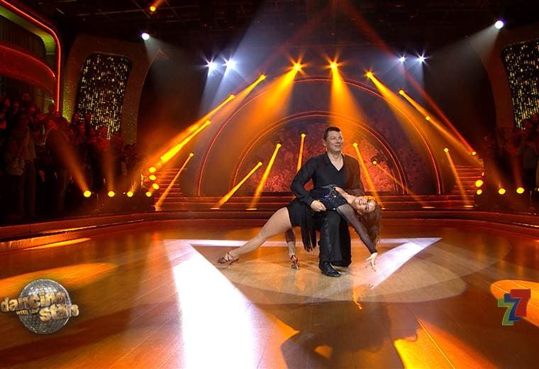 Óscar López abrió la sexta gala de Dancing With The Stars con una salsa 