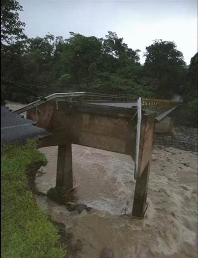 Fuertes lluvias provocan inundaciones, deslizamientos y hasta el colapso de un puente