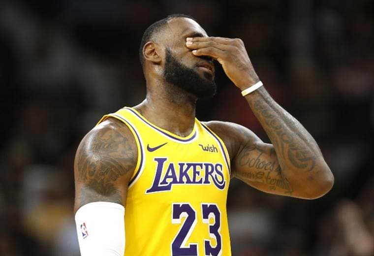 Lakers caen ante Nets en noche de los 35.000 puntos de Lebron James