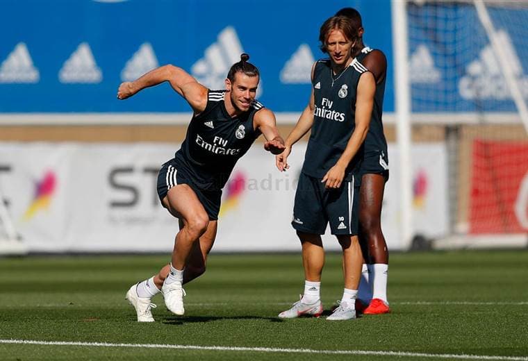 Gareth Bale y Luka Modric durante entrenamiento con el Real Madrid. 