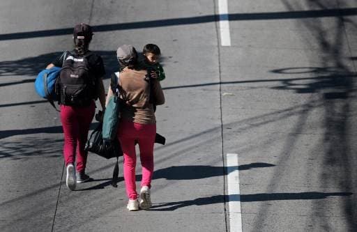 Mujeres humilladas por cacheos íntimos en frontera entre EE. UU. y México