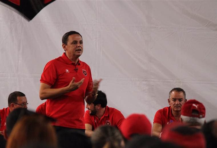 Fernando Ocampo se despide de la afición en su último día como presidente de la Liga