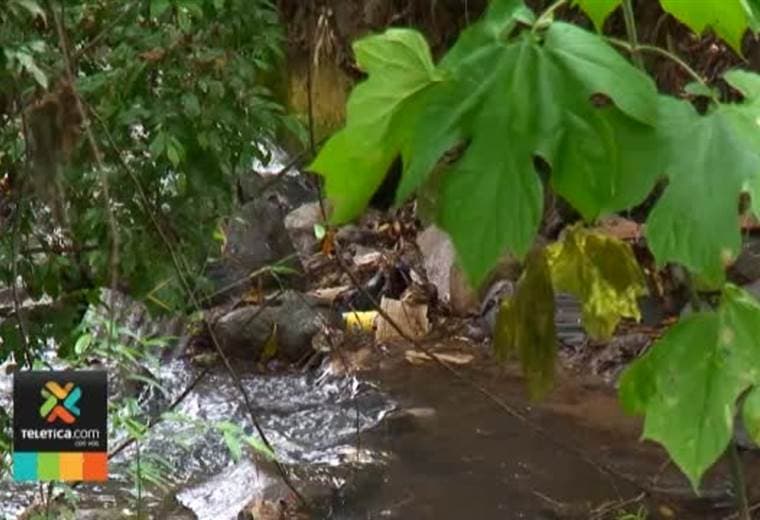 OIJ investiga el crimen de una mujer que apareció en la quebrada de un río en Desamparados