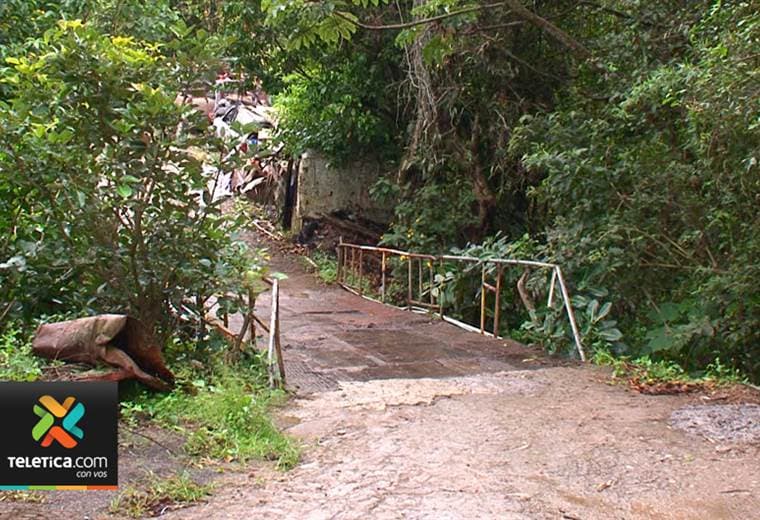OIJ investiga el crimen de una mujer que apareció en la quebrada de un río en Desamparados