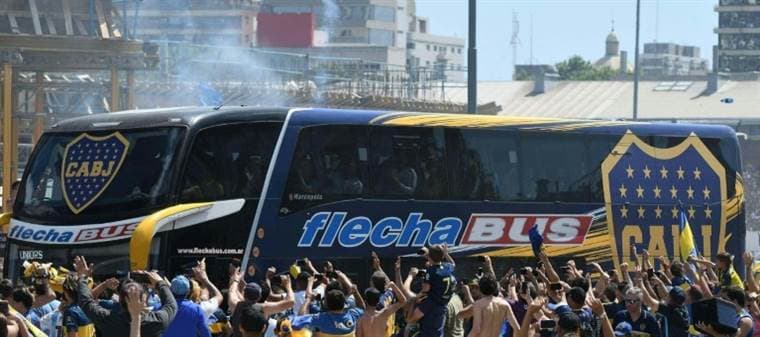 Boca viaja a River con bus blindado para evitar ataque de hinchas