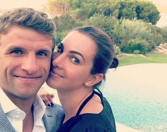 Esposa de Thomas Müller critica al técnico del Bayern Niko Kovac