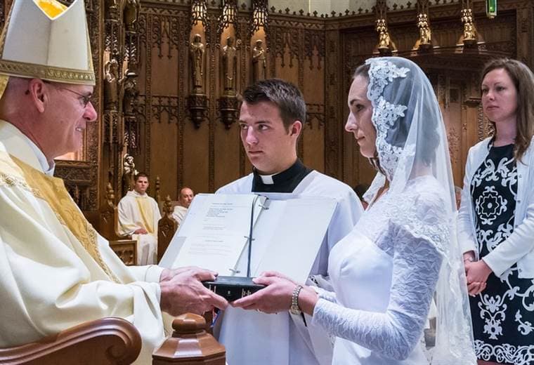 "Soy una virgen consagrada": vida de mujeres que deciden casarse con Cristo (pero no son monjas)