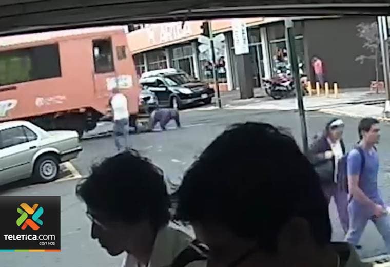 Cámara captó dramático atropello de peatón en la calle de La Amargura en San Pedro
