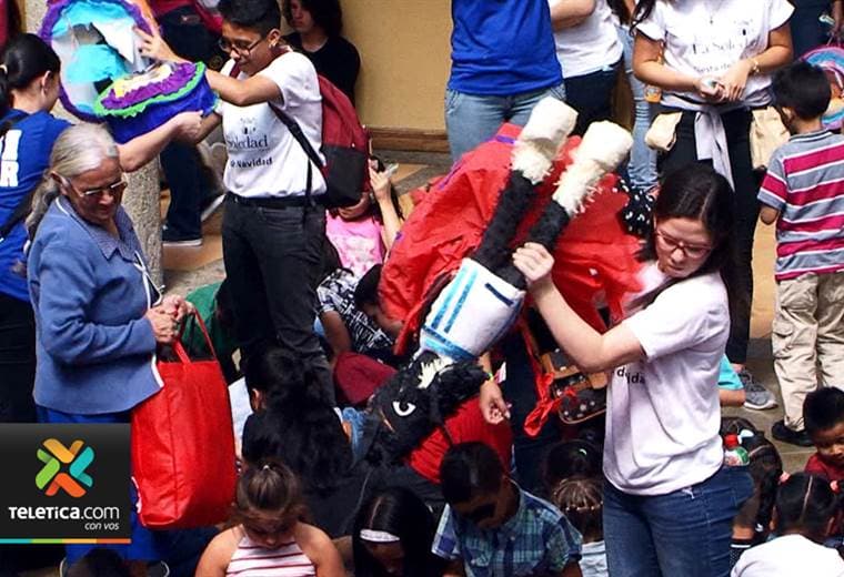 1000 niños de escasos recursos celebraron la Navidad en San José