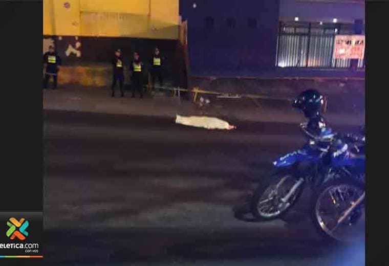 Hombre murió de varios impactos de bala cerca de parada de buses Caribeños