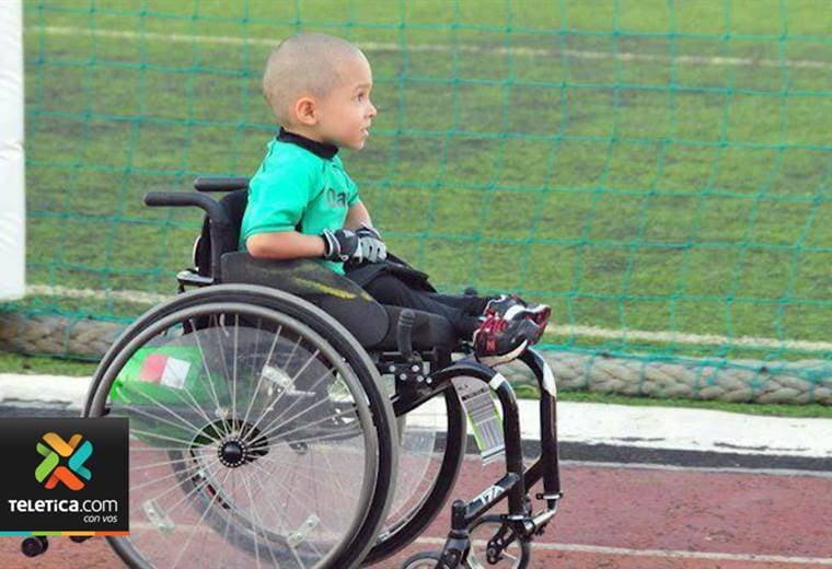 Atleta de 11 años que nació con espina bífida da ejemplo de vida a los jóvenes