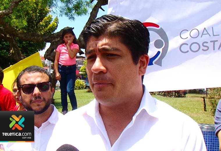 Carlos Alvarado firmó varios acuerdos con la llamada Coalición Costa Rica