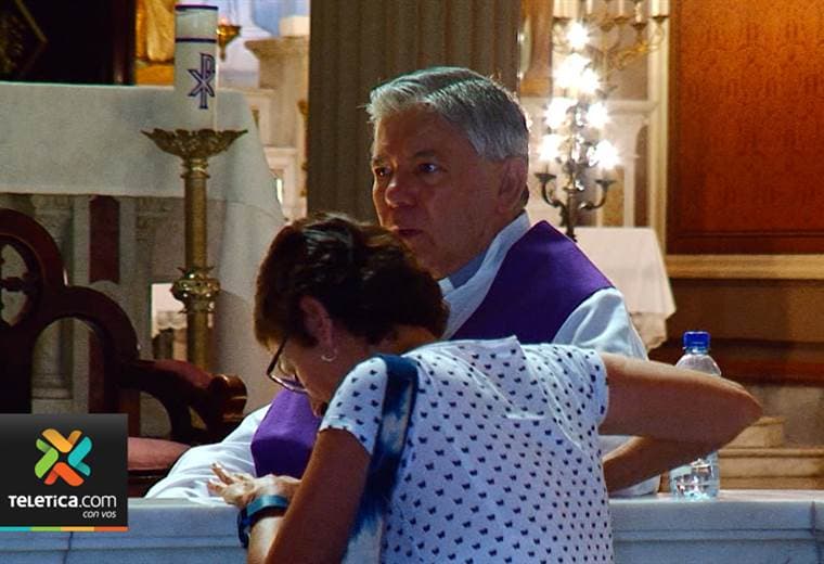 200 sacerdotes participan hoy en confesiones en la Catedral de San José