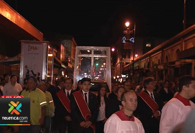 Solemne viacrucis recorre el centro de San José