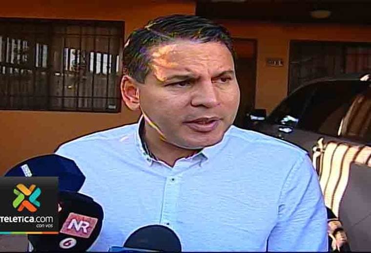 Fabricio Alvarado comienza el día electoral confiado en el trabajo de Restauración Nacional 