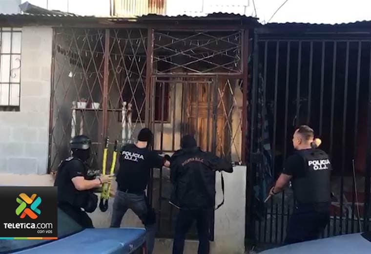 Autoridades detienen en allanamiento en Desamparados a banda que robada celulares en tiendas