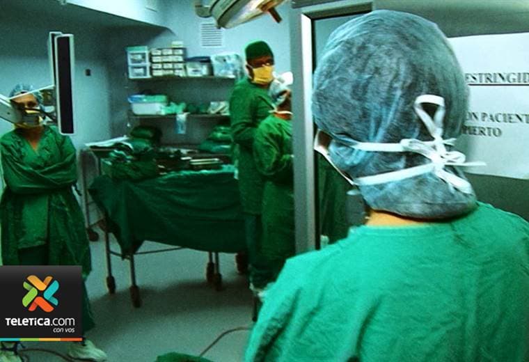 Mujer murió luego de parir y médico está en cuidados intensivos por bacteria en hospital de Heredia