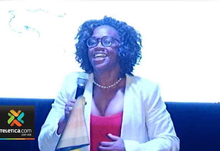 Preparación y trabajo en política respaldan a Epsy Campbell, primera vicepresidenta afrodescendiente