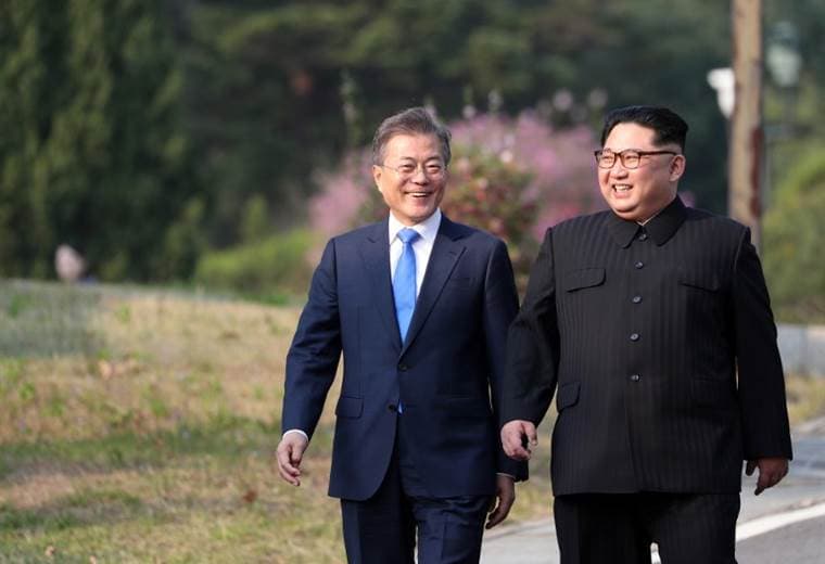 Las dos Coreas se comprometen con la desnuclearización en una histórica cumbre