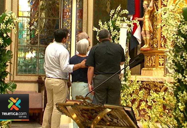 Carlos Alvarado fue a visitar a la virgen a la Basílica de Los Ángeles