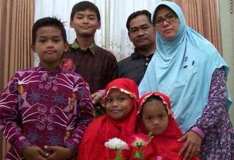 Explosiones en Indonesia: los padres que llevan a sus hijos a morir en ataques suicidas